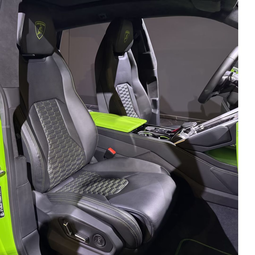 urus inside 3
