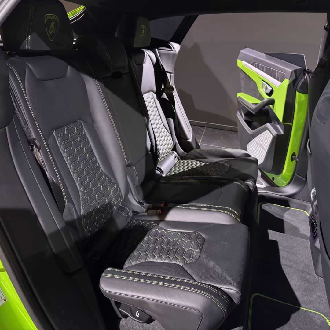 urus inside 4
